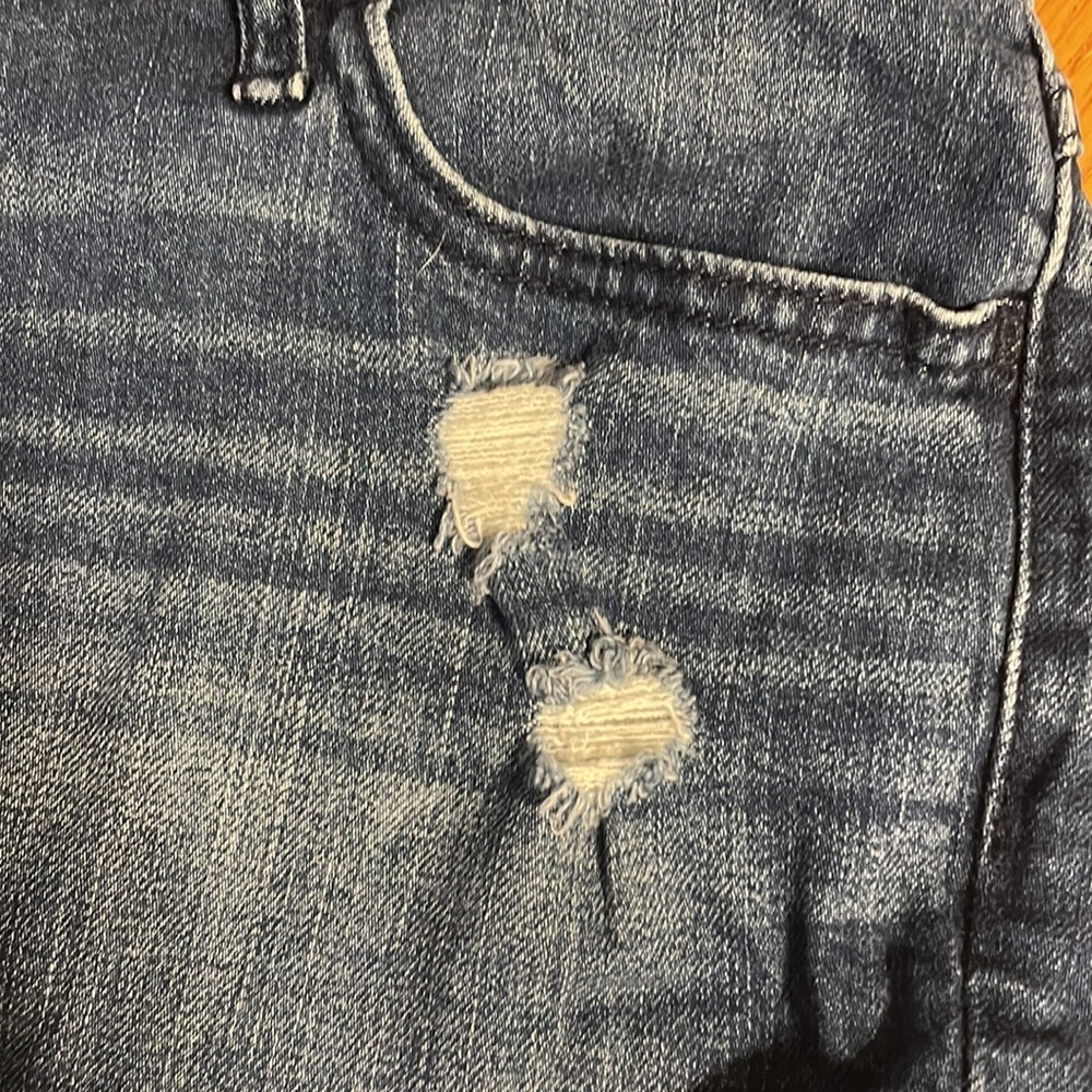 Shorts - Picture 2 of 5